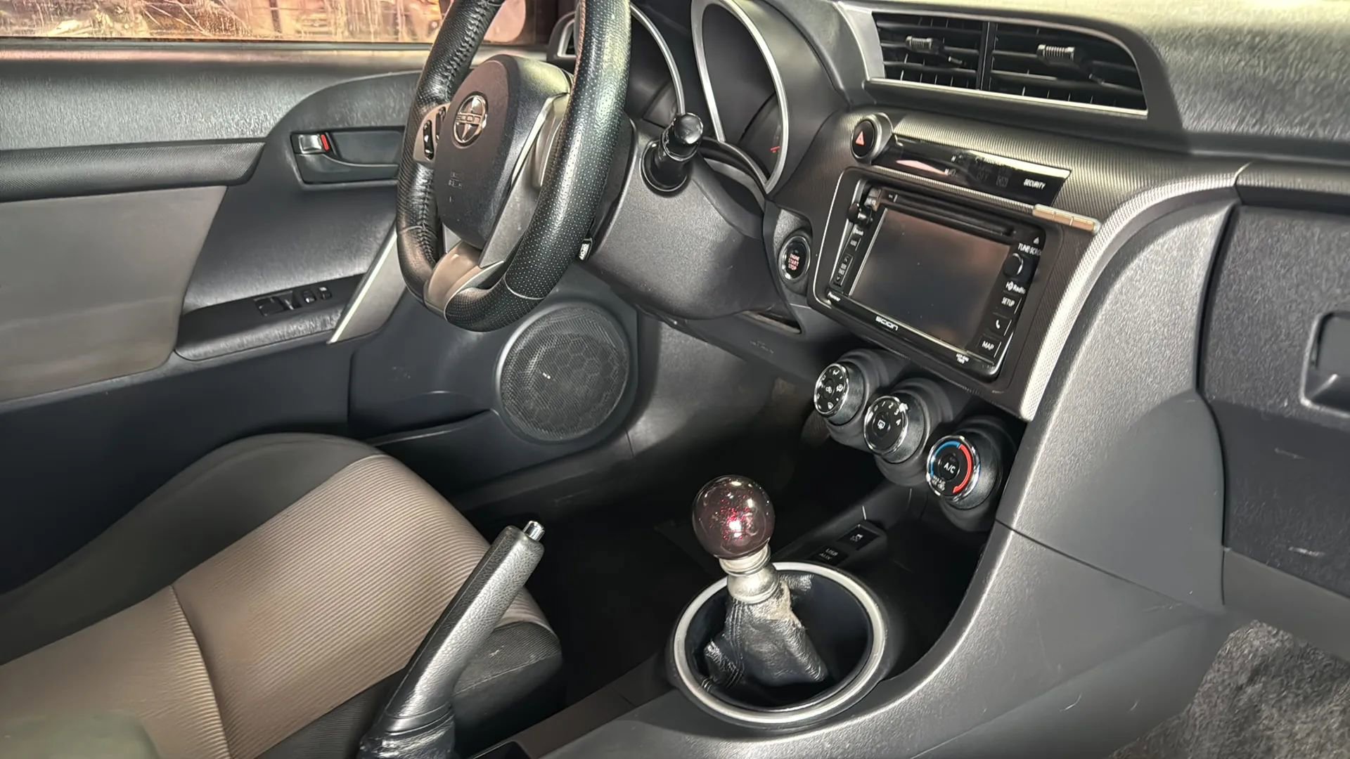 Used 2015 Scion tC FWD image 11