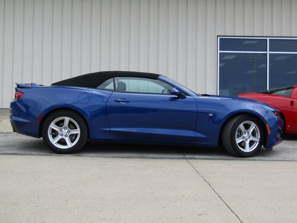 Used 2023 Chevrolet Camaro LT w/ Technology Package image 15