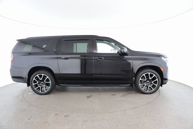 Used 2022 Chevrolet Suburban RST w/ Luxury Package image 22