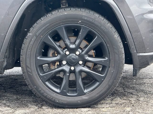 Used 2018 Jeep Grand Cherokee Altitude AWD/4WD image 3