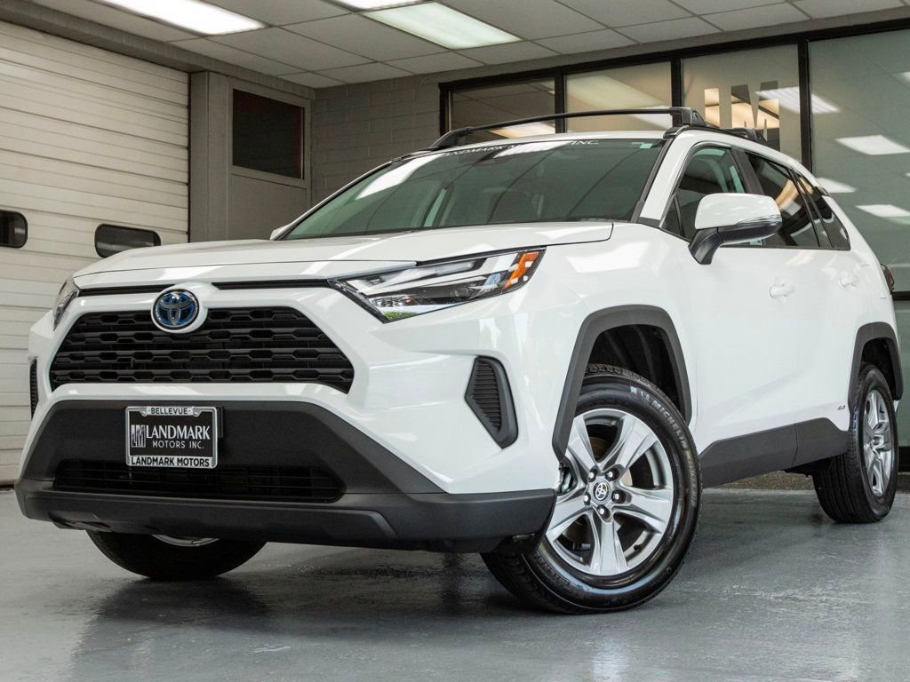 Used 2024 Toyota RAV4 XLE image 2