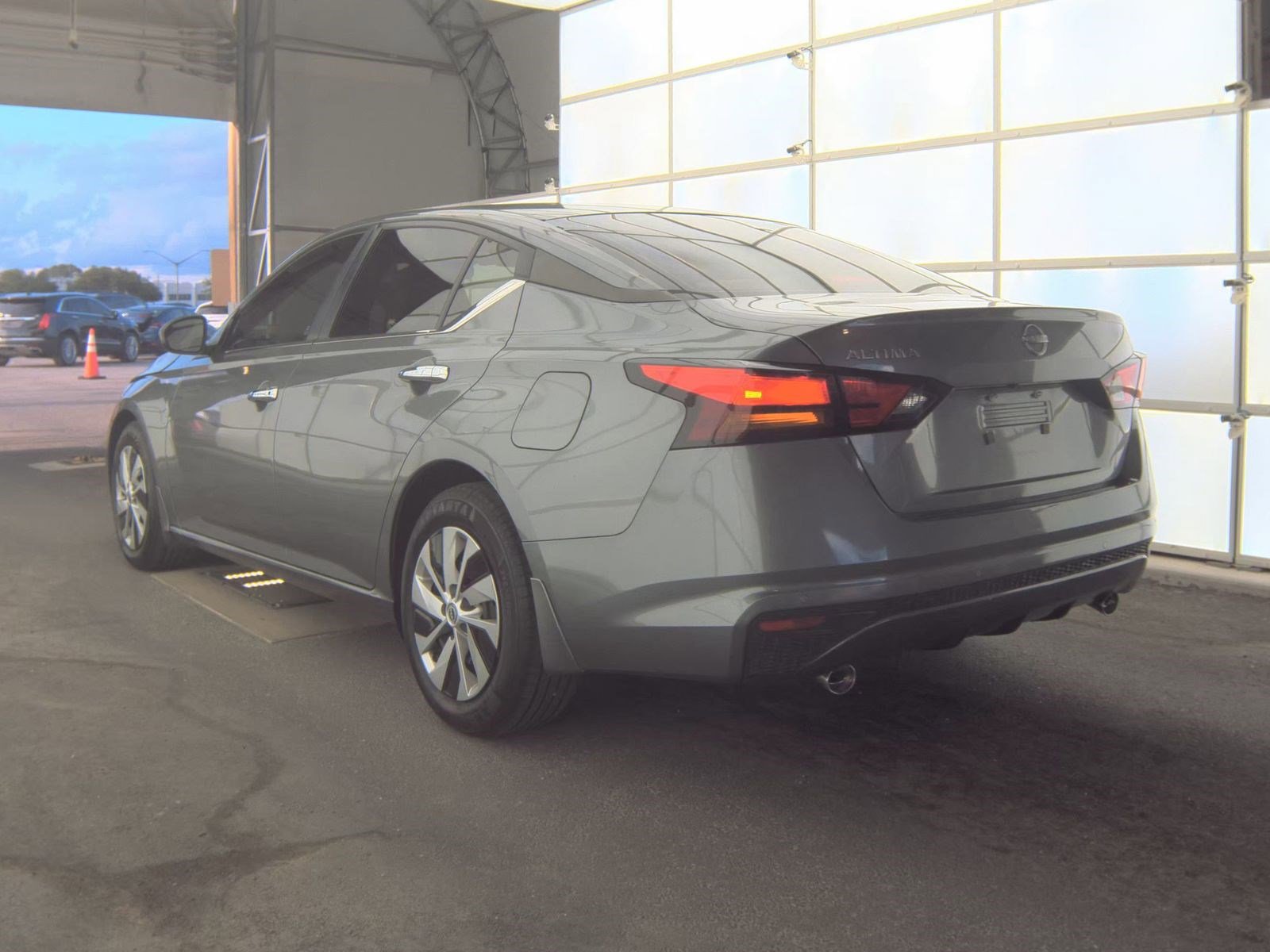 Used 2023 Nissan Altima 2.5 S FWD image 8