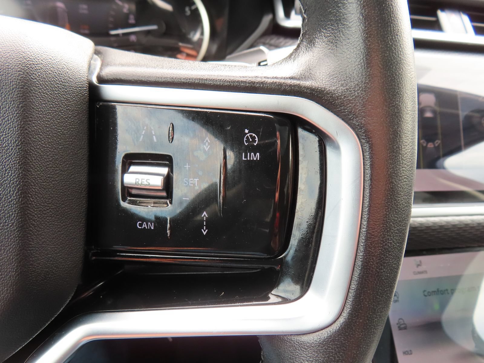 Used 2023 Land Rover Range Rover Velar S AWD/4WD image 18