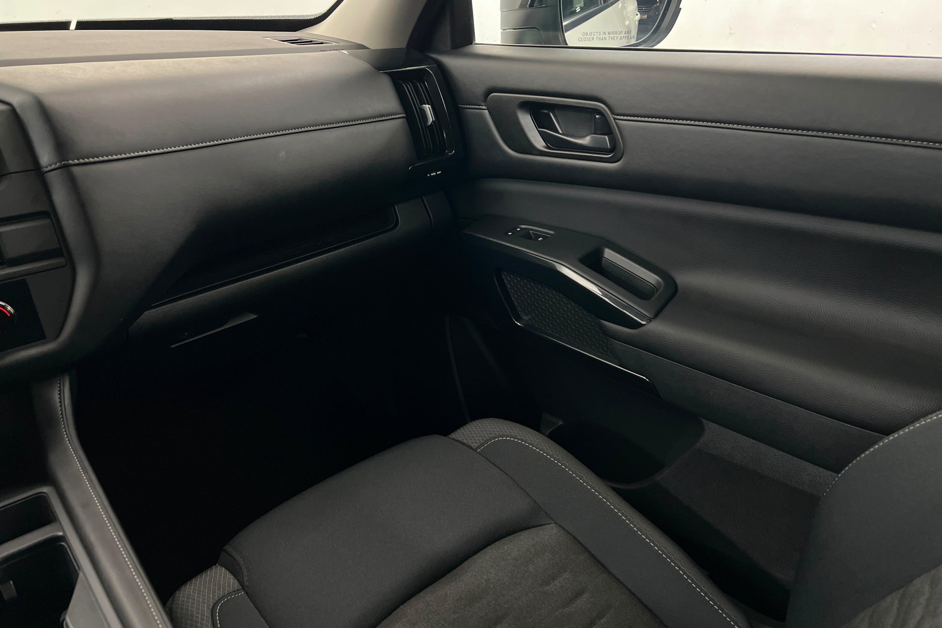 Used 2025 Nissan Pathfinder S FWD image 11