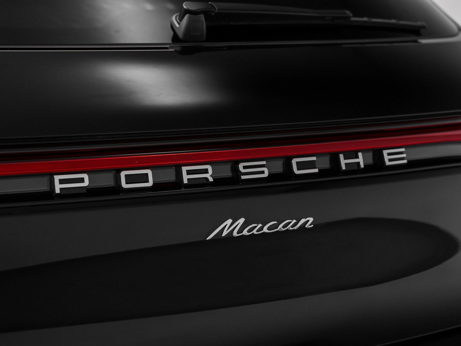 Used 2025 Porsche Macan image 17