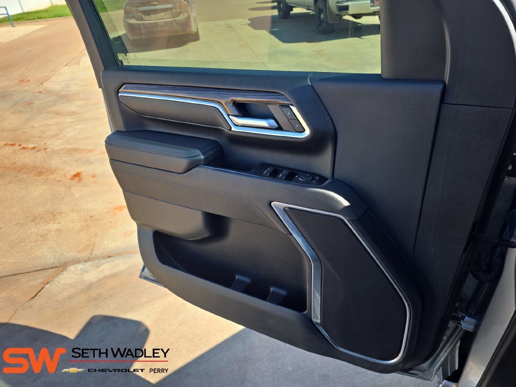 Used 2025 Chevrolet Silverado 2500 LT w/ Convenience Package AWD/4WD image 26