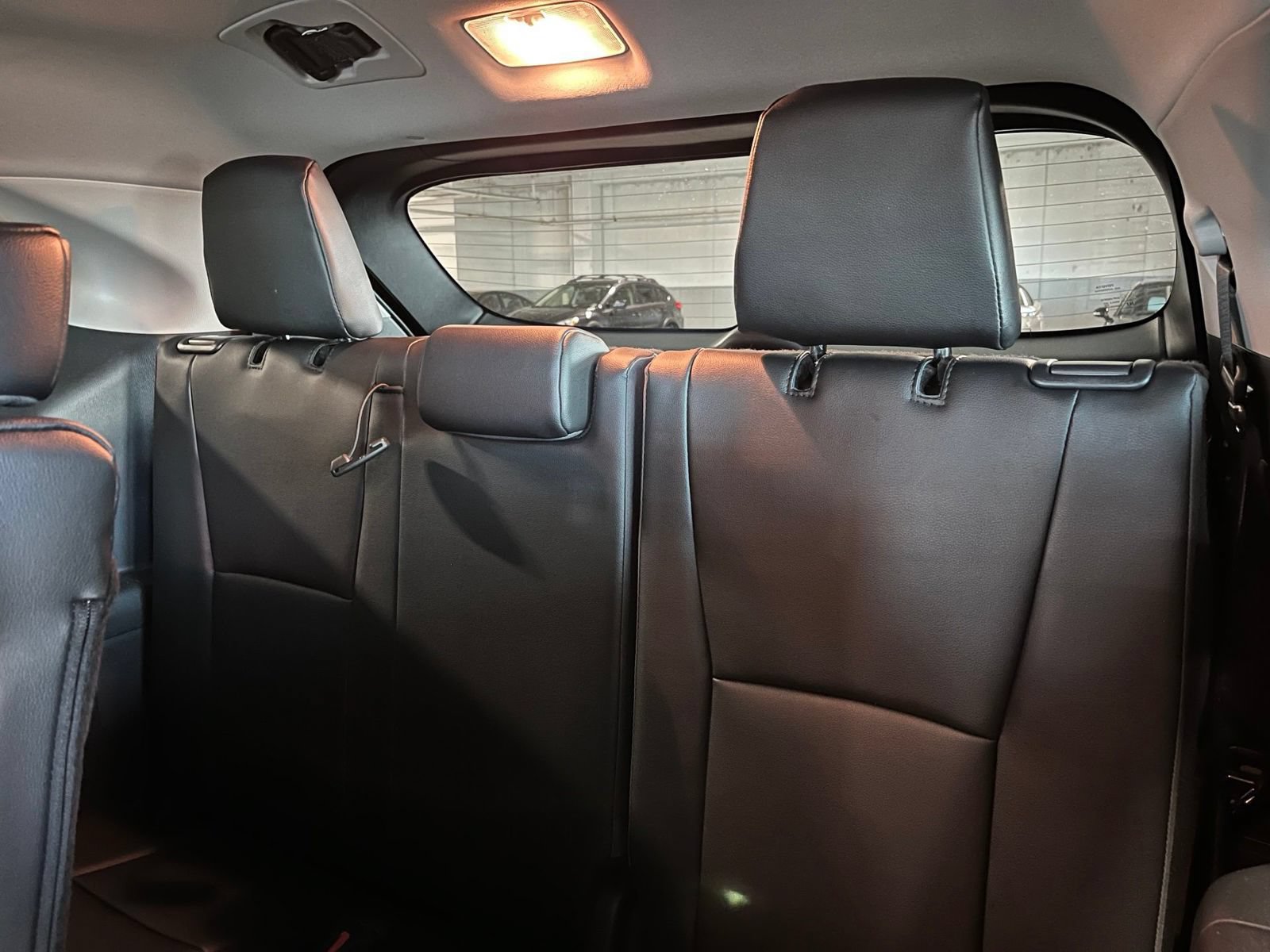 Used 2025 Toyota Highlander XLE FWD image 38