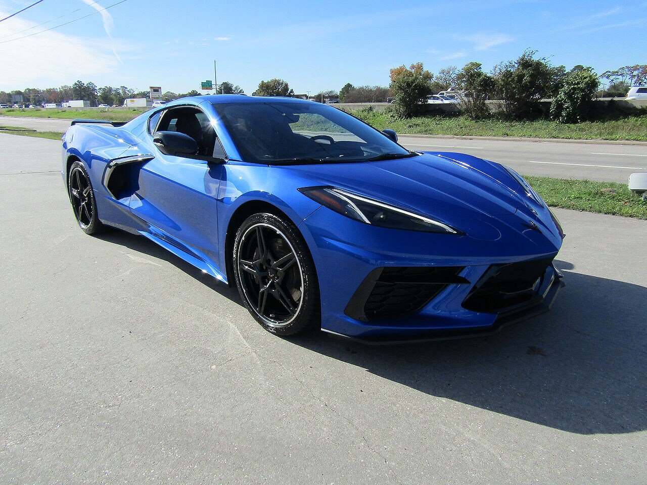Used 2022 Chevrolet Corvette Stingray Preferred Cpe w/ Z51 Performance Package RWD image 3