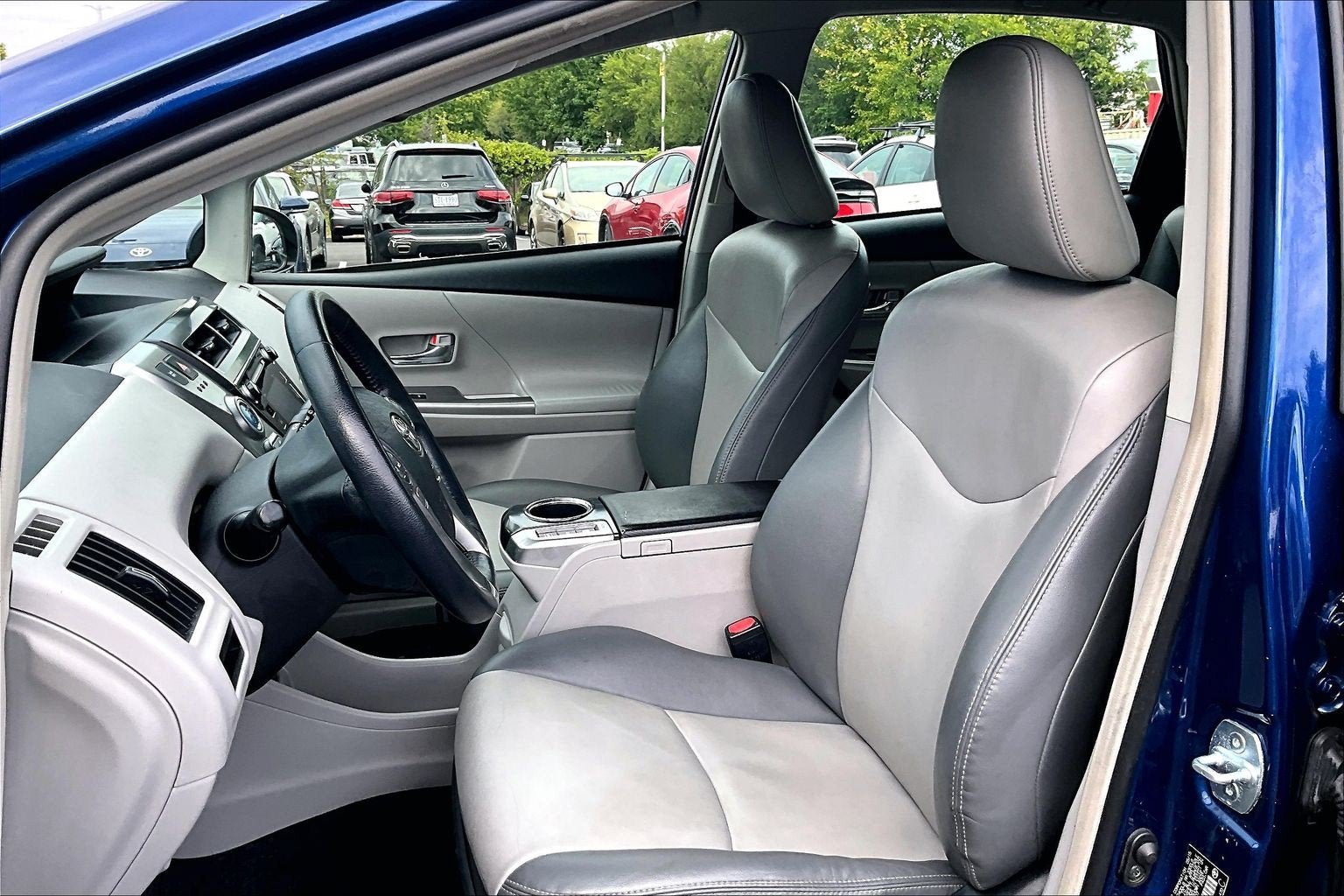 Used 2015 Toyota Prius V Four FWD image 22