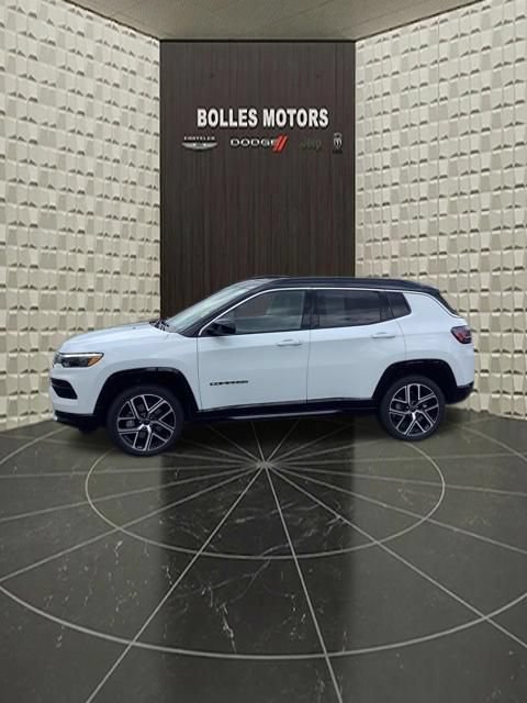Certified 2025 Jeep Compass Limited w/ Elite Group AWD/4WD image 9