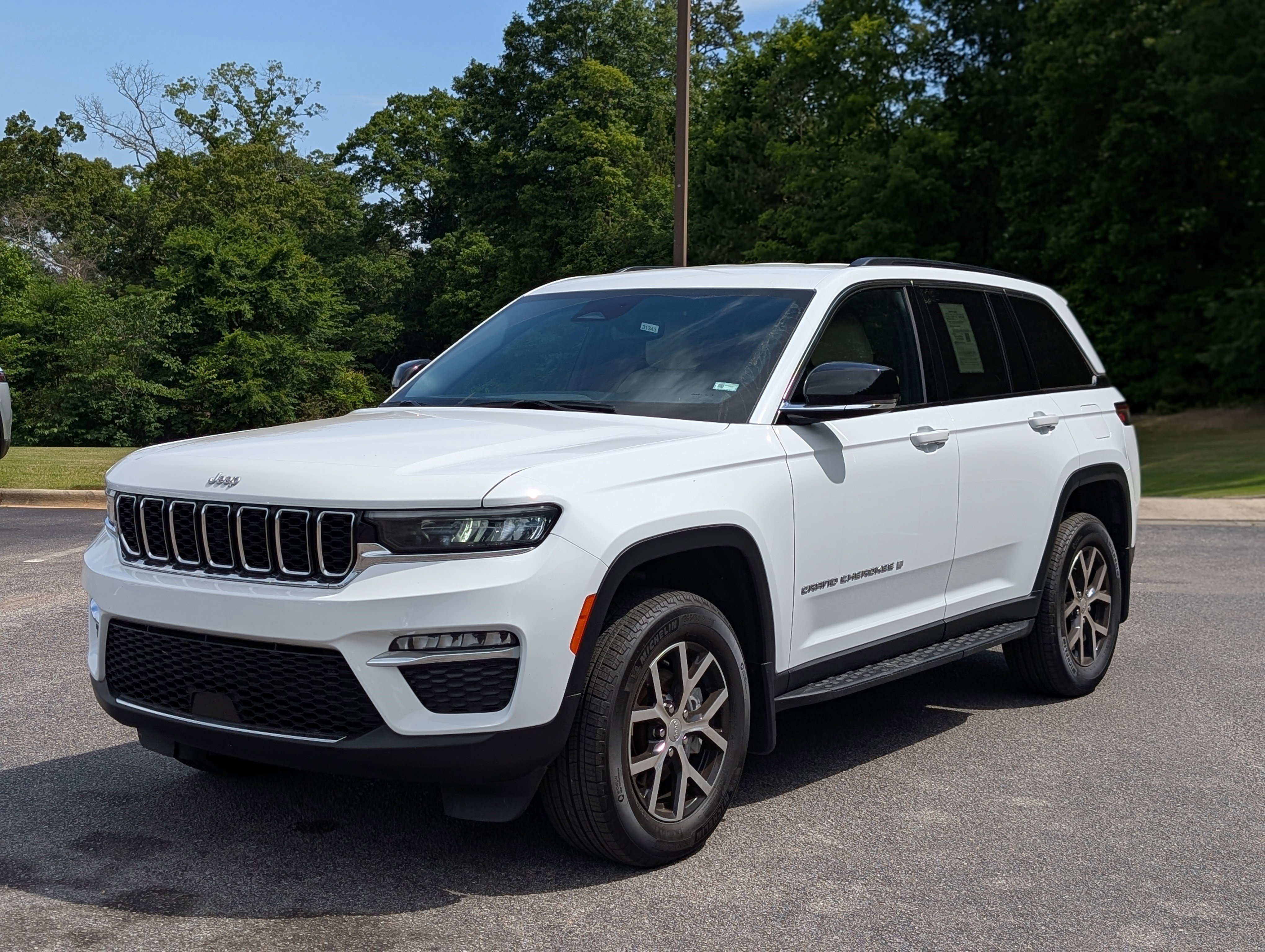 Used 2024 Jeep Grand Cherokee Limited w/ MOPAR Finishing Package AWD/4WD image 5