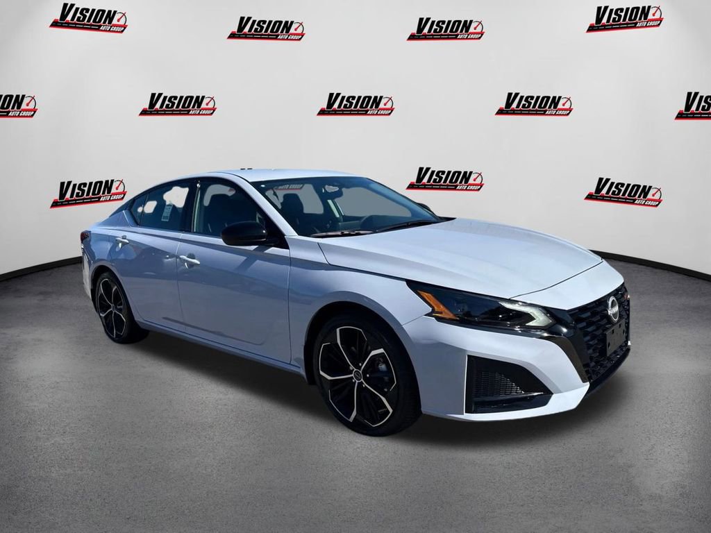 New 2025 Nissan Altima 2.5 SR image 3