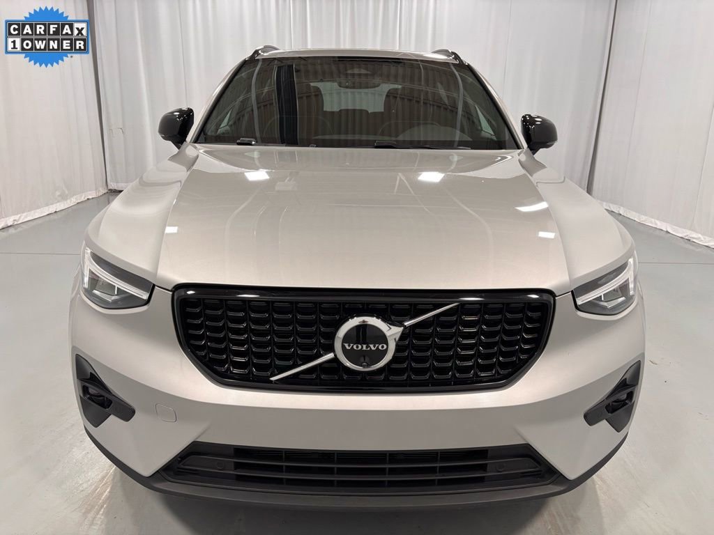 Certified 2025 Volvo XC40 B5 Plus image 2