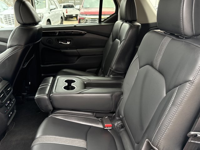 Used 2023 Honda Pilot Touring image 6