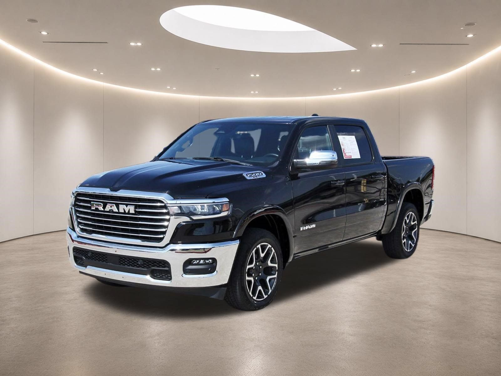 Used 2025 RAM 1500 Laramie AWD/4WD image 3