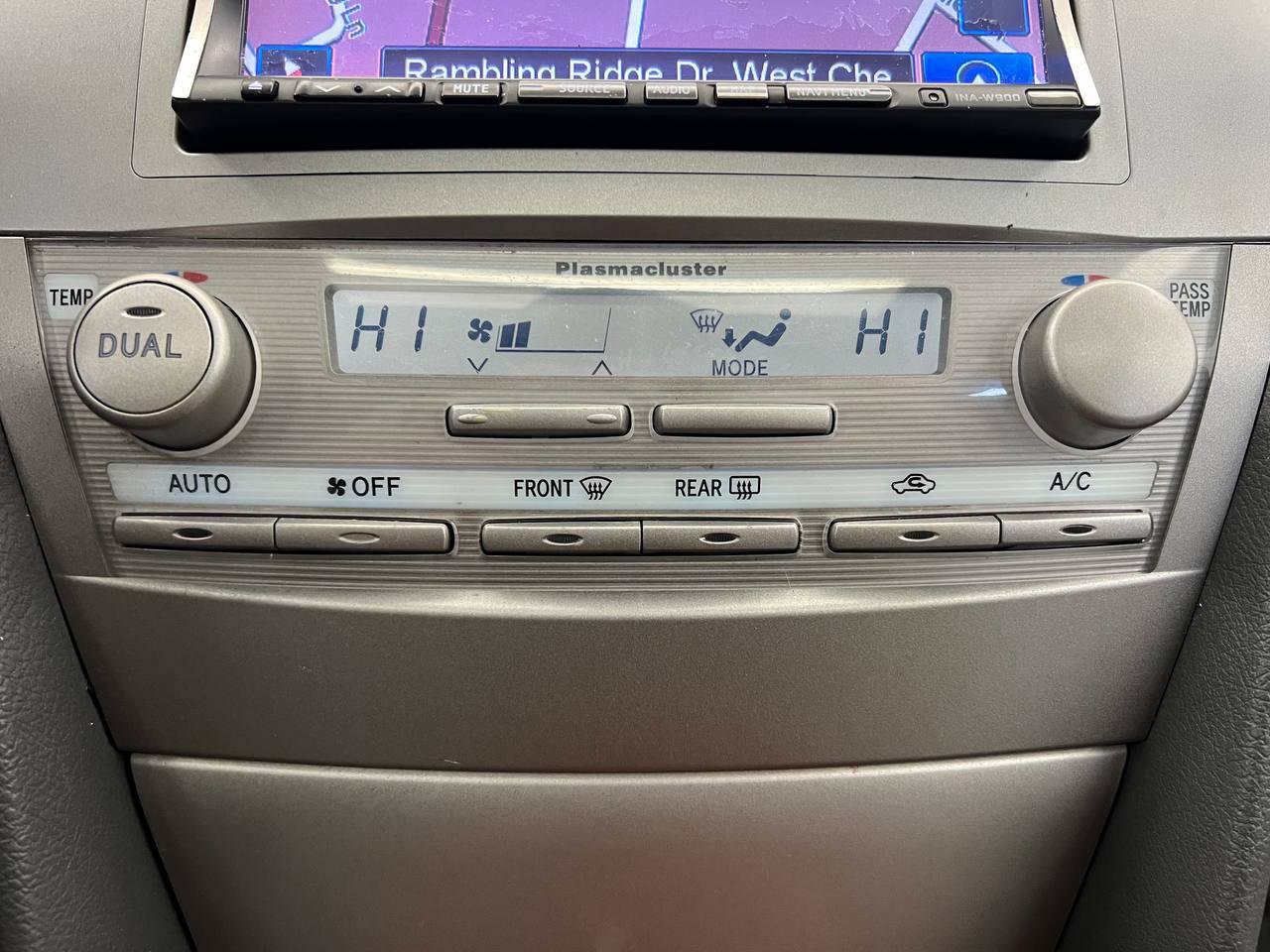 Used 2011 Toyota Camry XLE w/ XLE Extra-Value Pkg #2 image 19