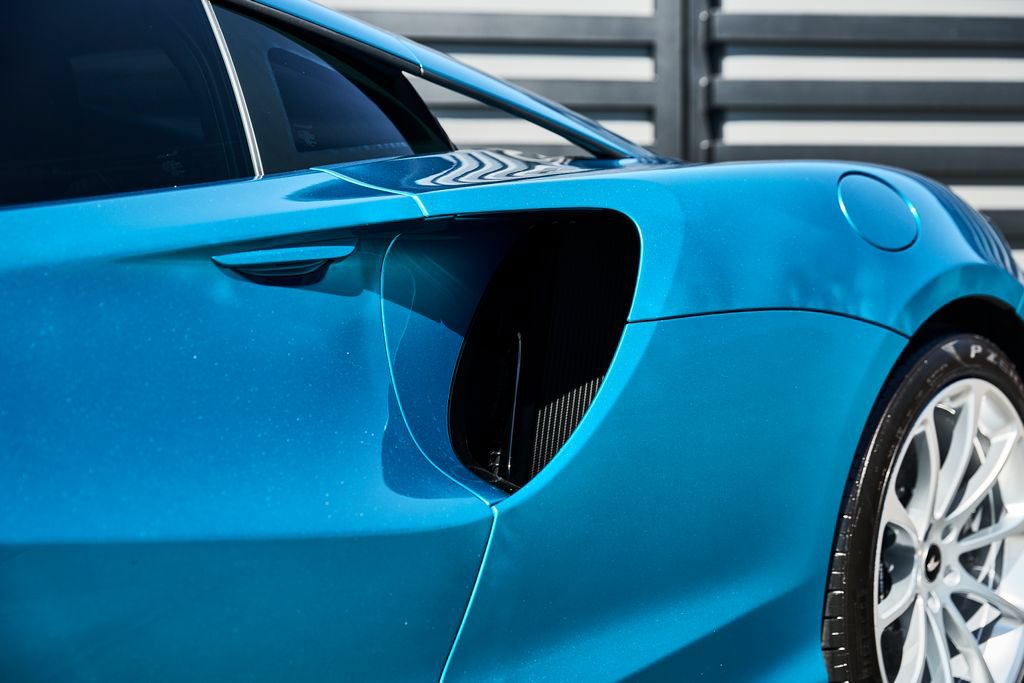 Used 2024 McLaren Artura RWD image 6