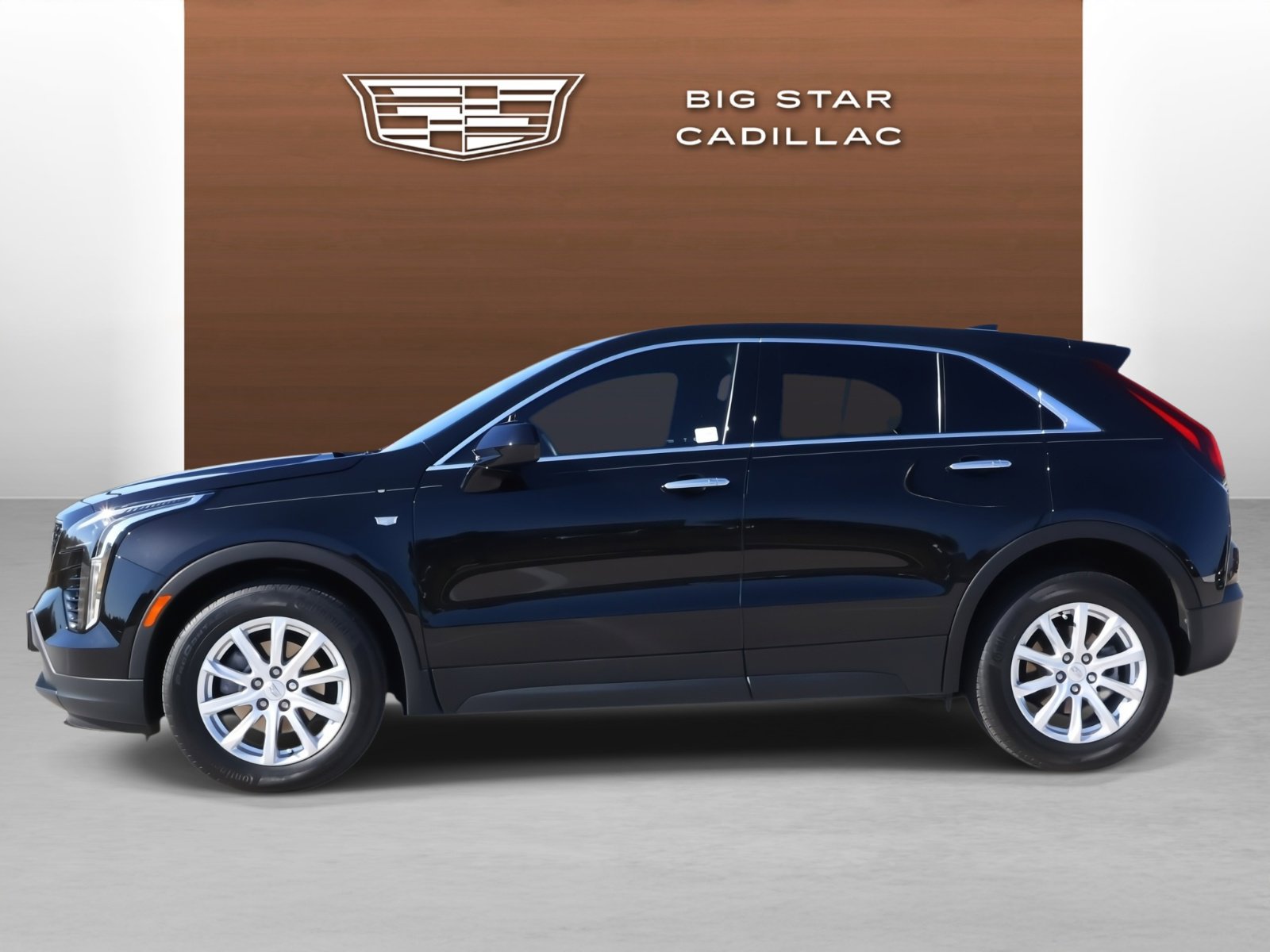 Used 2023 Cadillac XT4 Luxury w/ Cold Weather Package video 2