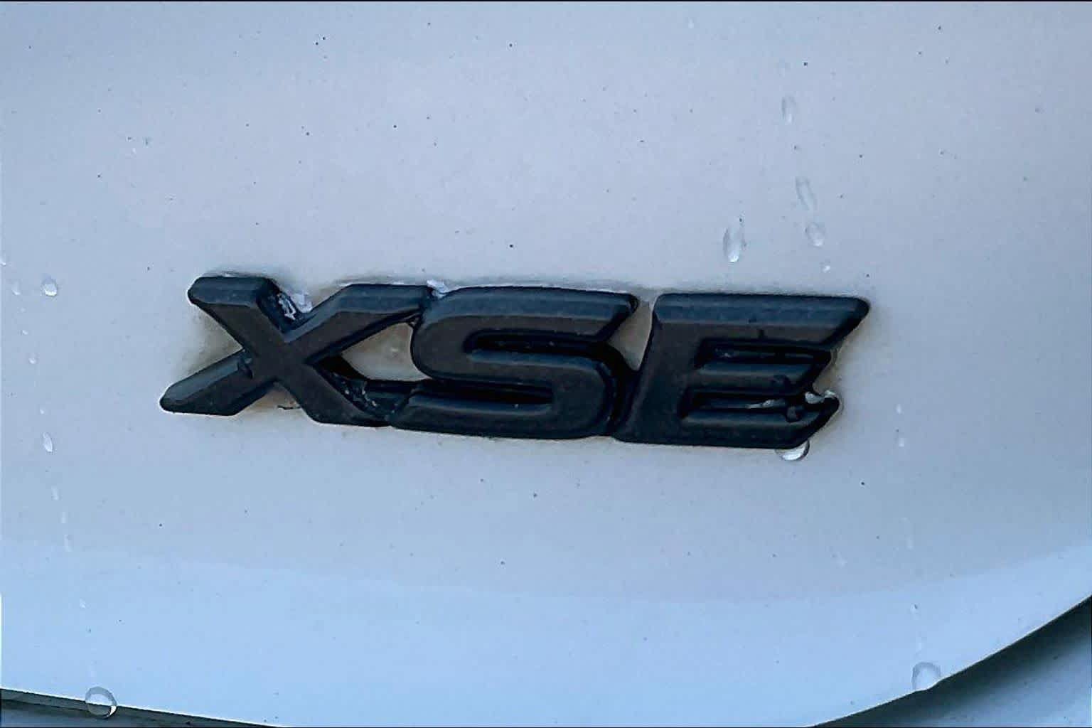 Used 2020 Toyota Camry XSE FWD image 10