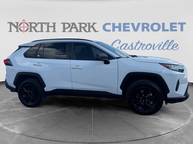 Used 2021 Toyota RAV4 LE FWD image 2