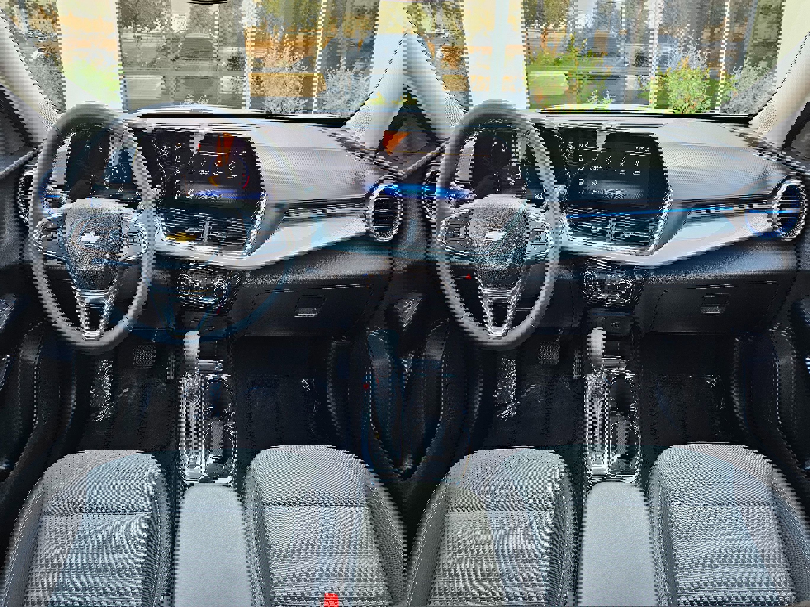 Used 2025 Chevrolet Trax LT w/ LT Convenience Package image 22