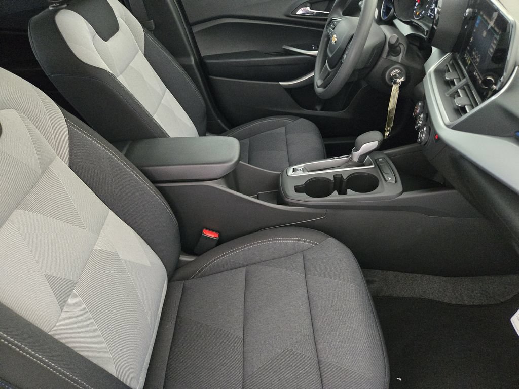 New 2026 Chevrolet Trax LS w/ LS Convenience Package FWD image 16