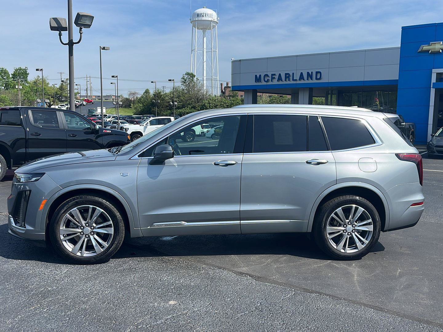 Used 2025 Cadillac XT6 Premium Luxury AWD/4WD image 2