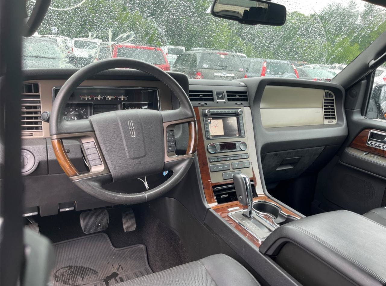Used 2013 Lincoln Navigator L 4WD image 9