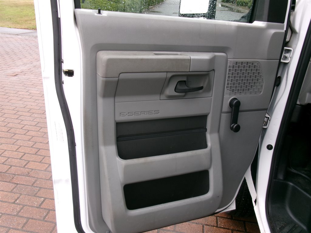 Used 2017 Ford E-350 and Econoline 350 Super Duty RWD image 26