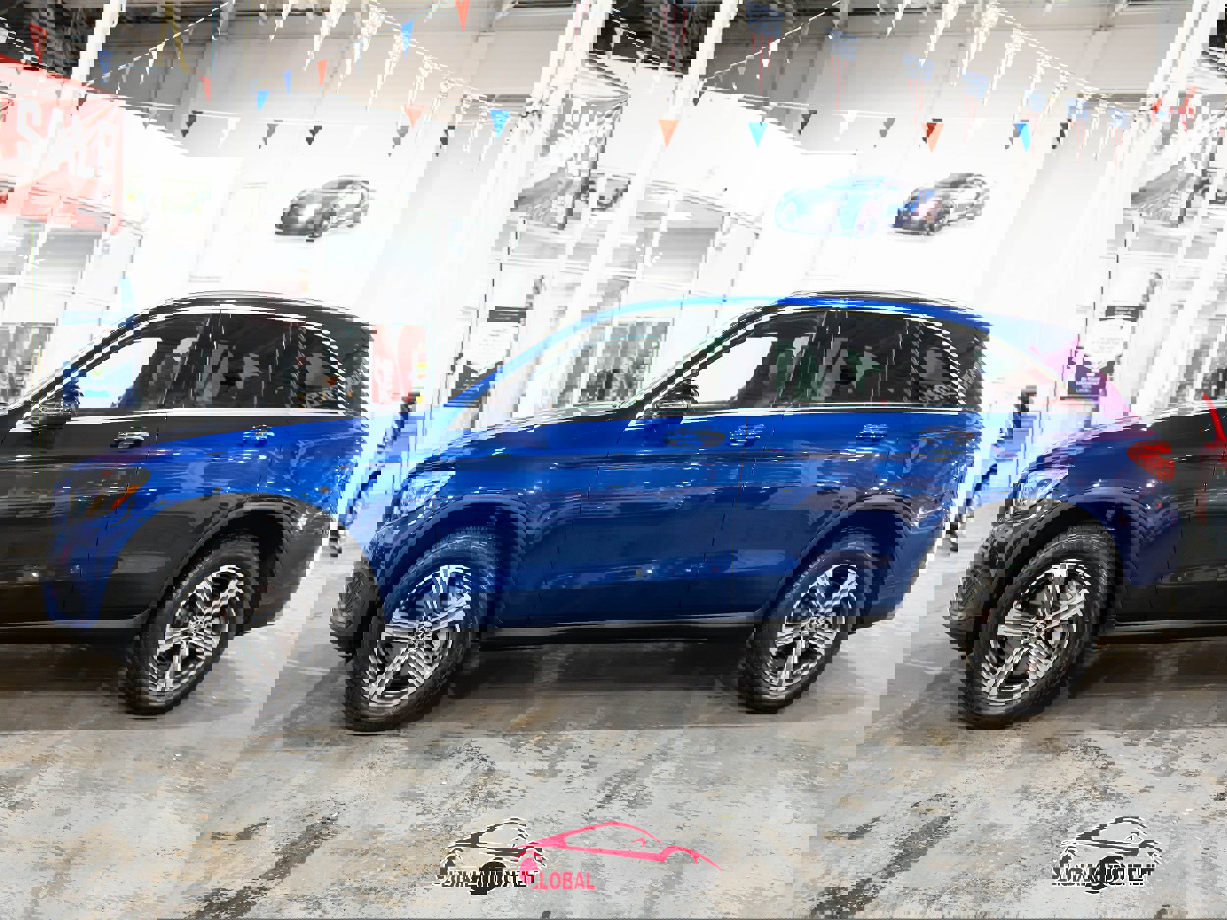 Used 2018 Mercedes-Benz GLC 300 4MATIC w/ Multimedia Package image 4