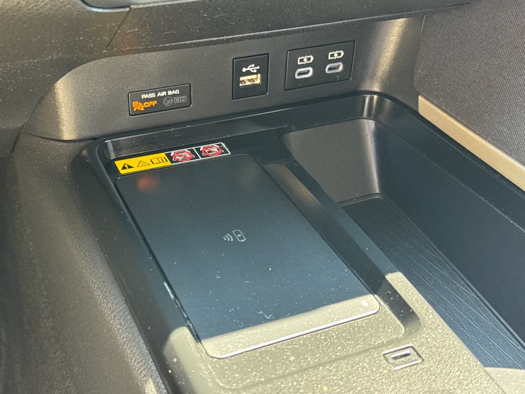 Used 2025 Toyota Camry LE AWD/4WD image 24