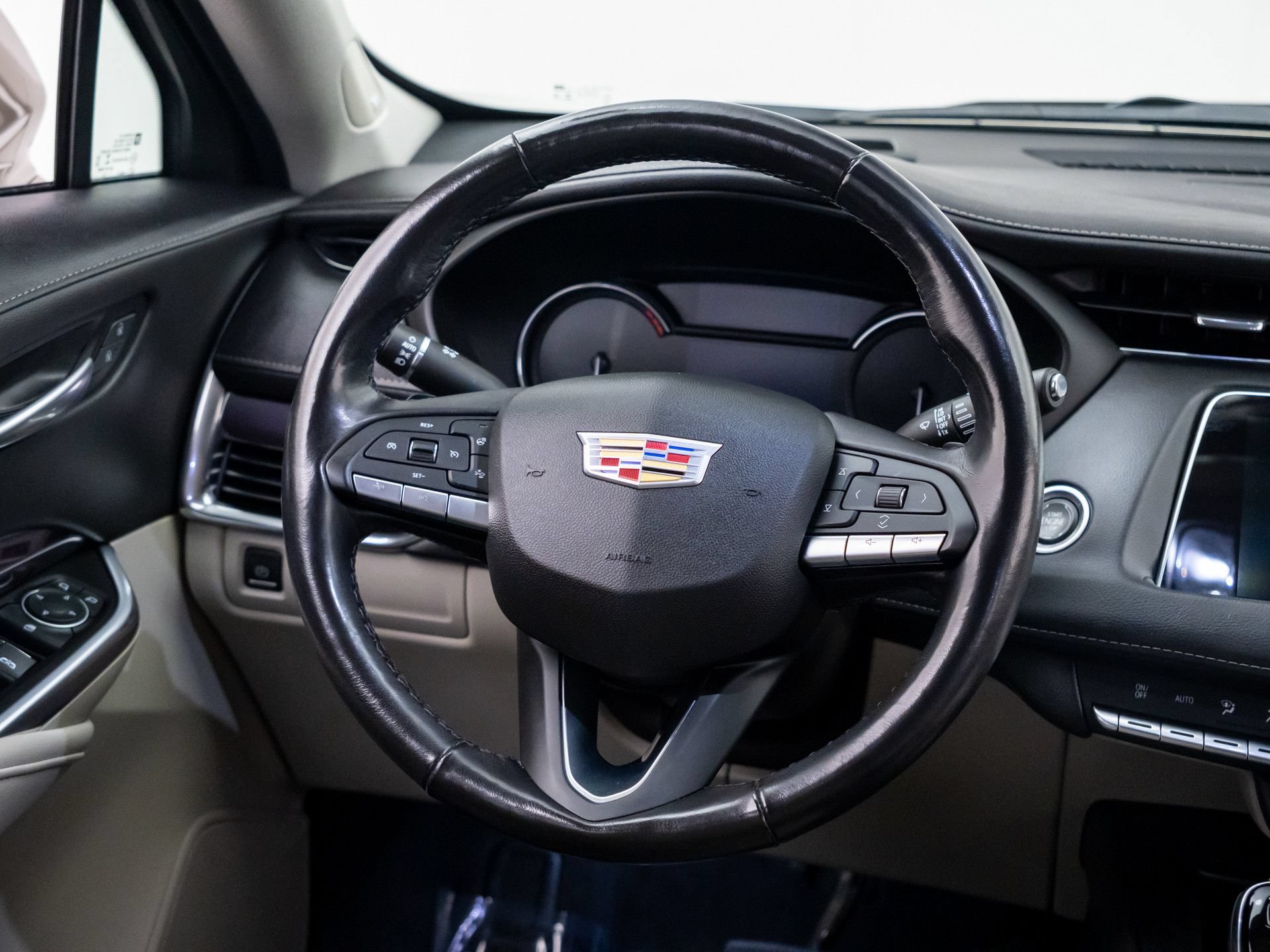 Certified 2022 Cadillac XT4 Luxury w/ Cold Weather Package AWD/4WD image 11