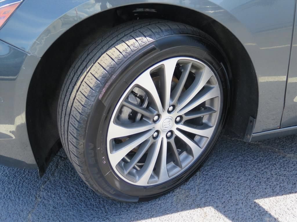 Used 2017 Buick LaCrosse Premium w/ Driver Confidence Package #2 AWD/4WD image 18
