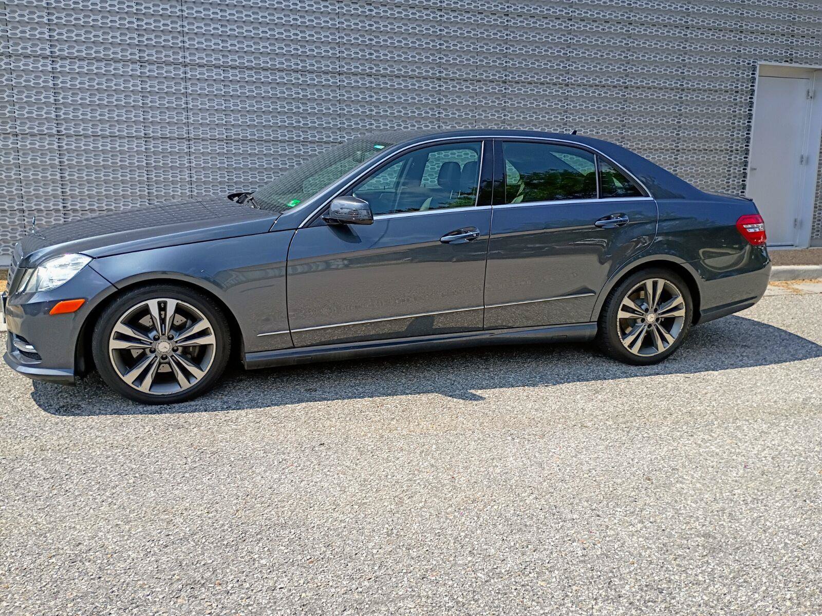 Used 2013 Mercedes-Benz E 350 4MATIC Sedan image 2