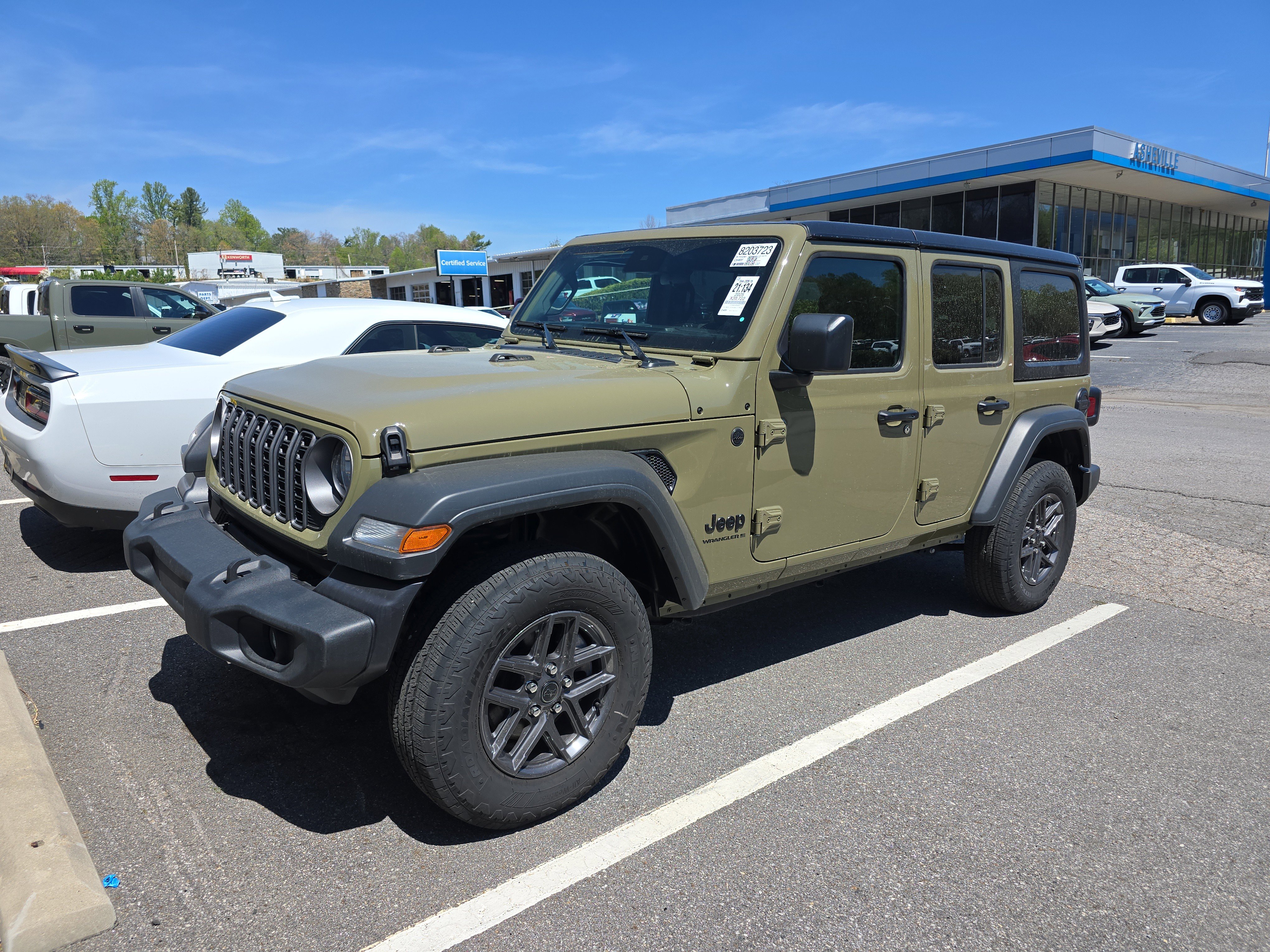 Used 2025 Jeep Wrangler Sport S image 4