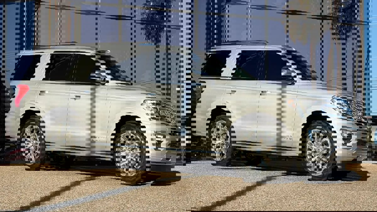 Used 2019 Ford Expedition Platinum image 16