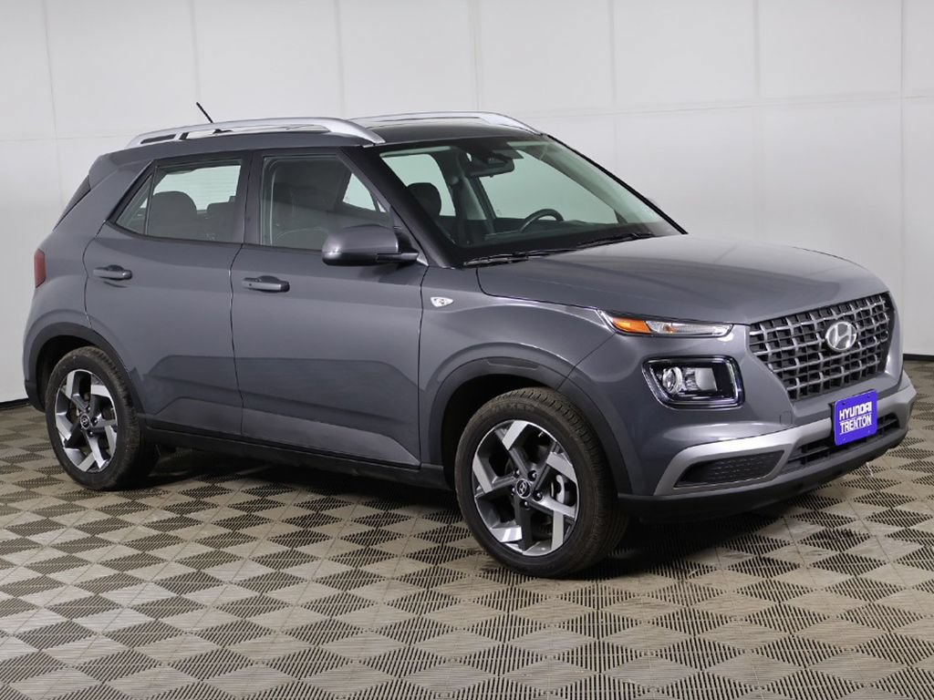 Certified 2024 Hyundai Venue SEL FWD image 2