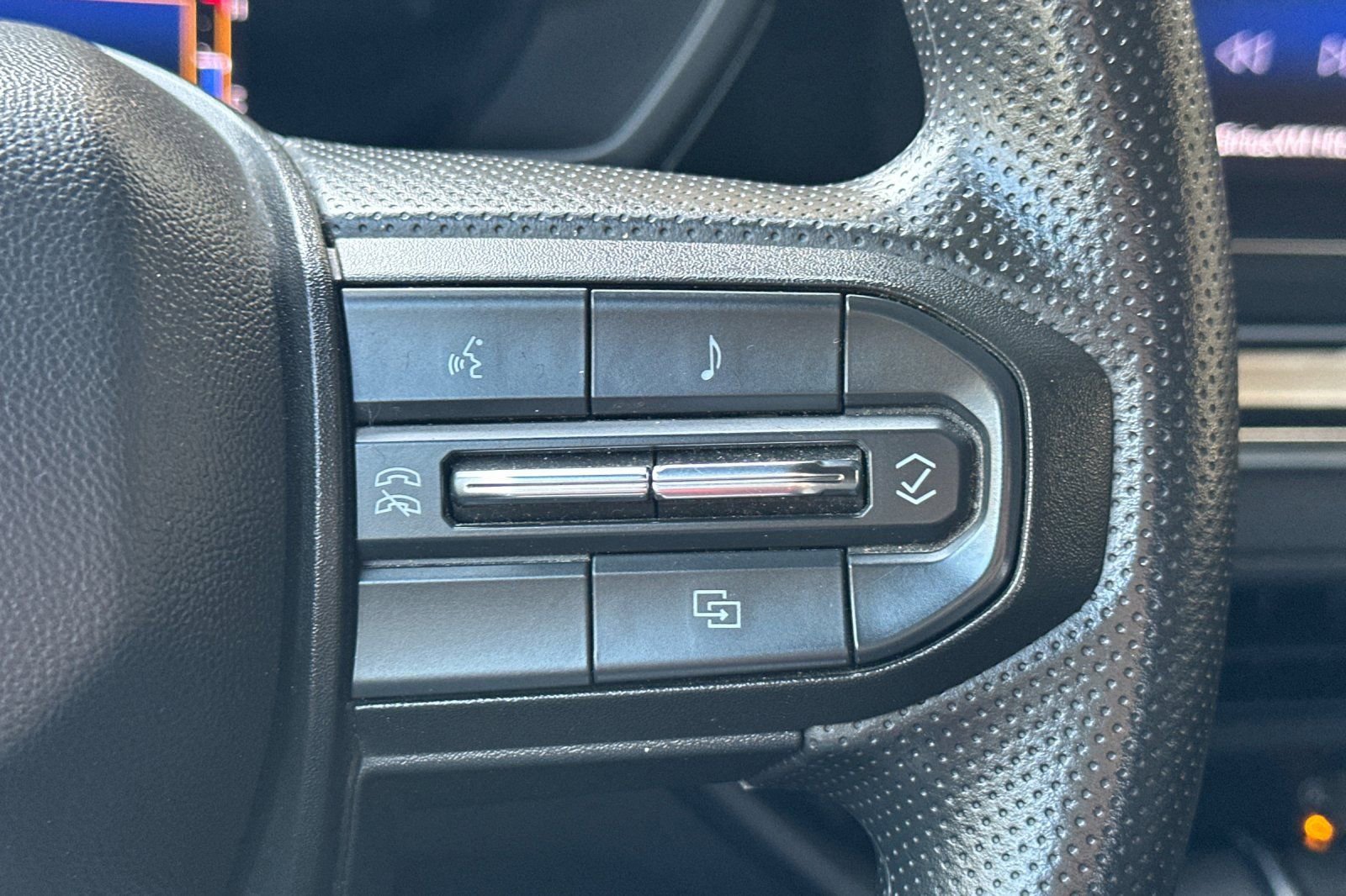 Certified 2023 Chevrolet Colorado W/T image 30