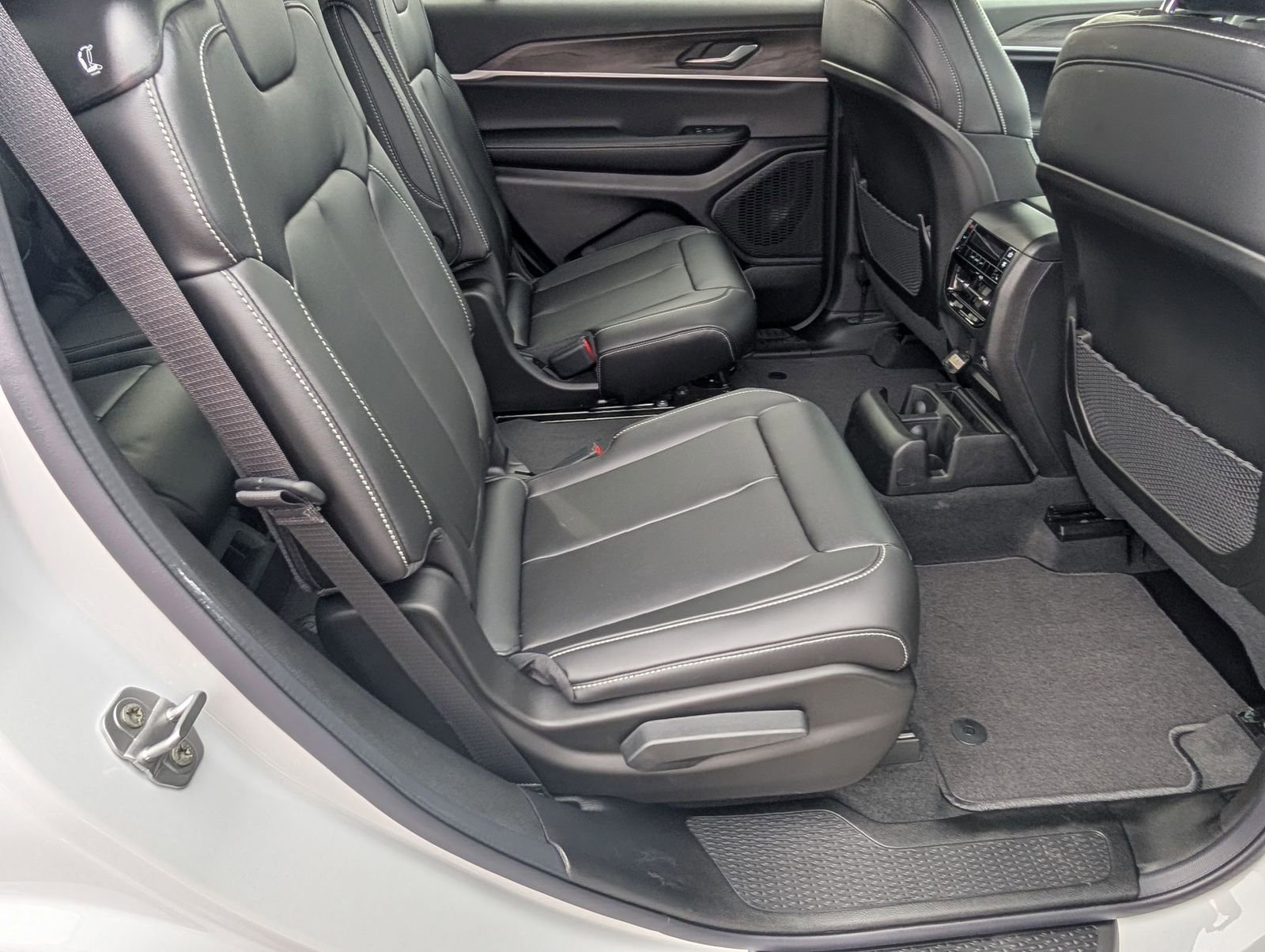 New 2025 Jeep Grand Cherokee L Limited image 25