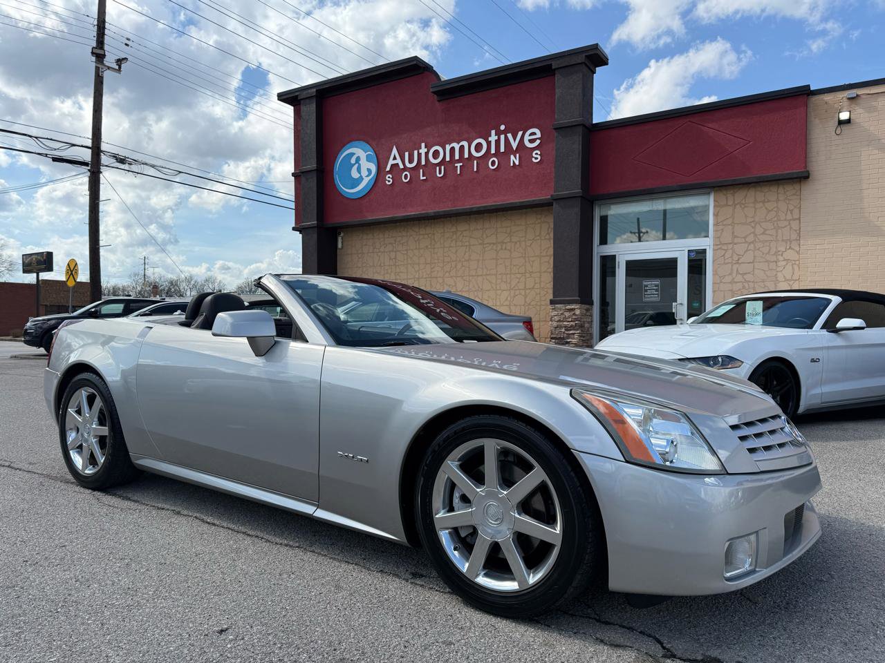 Used 2004 Cadillac XLR image 1