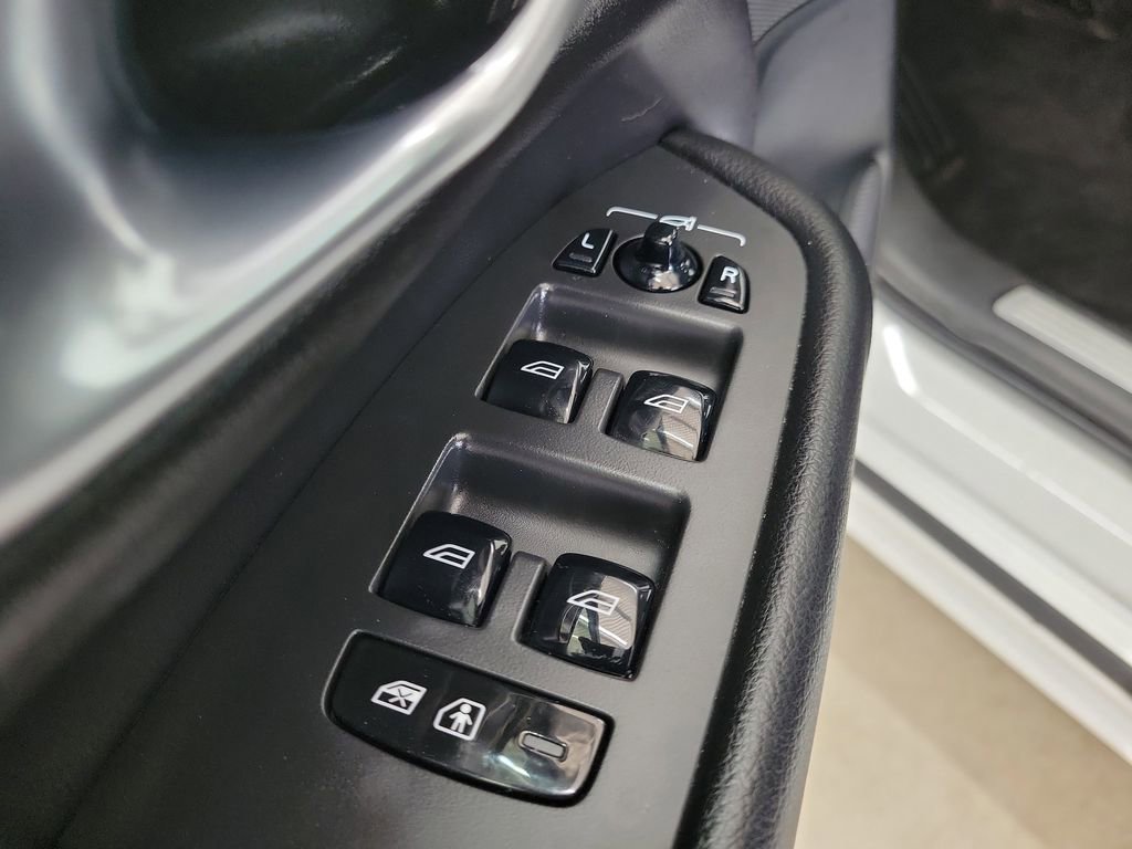Used 2023 Volvo XC90 B5 Core w/ Protection Package Premier image 23