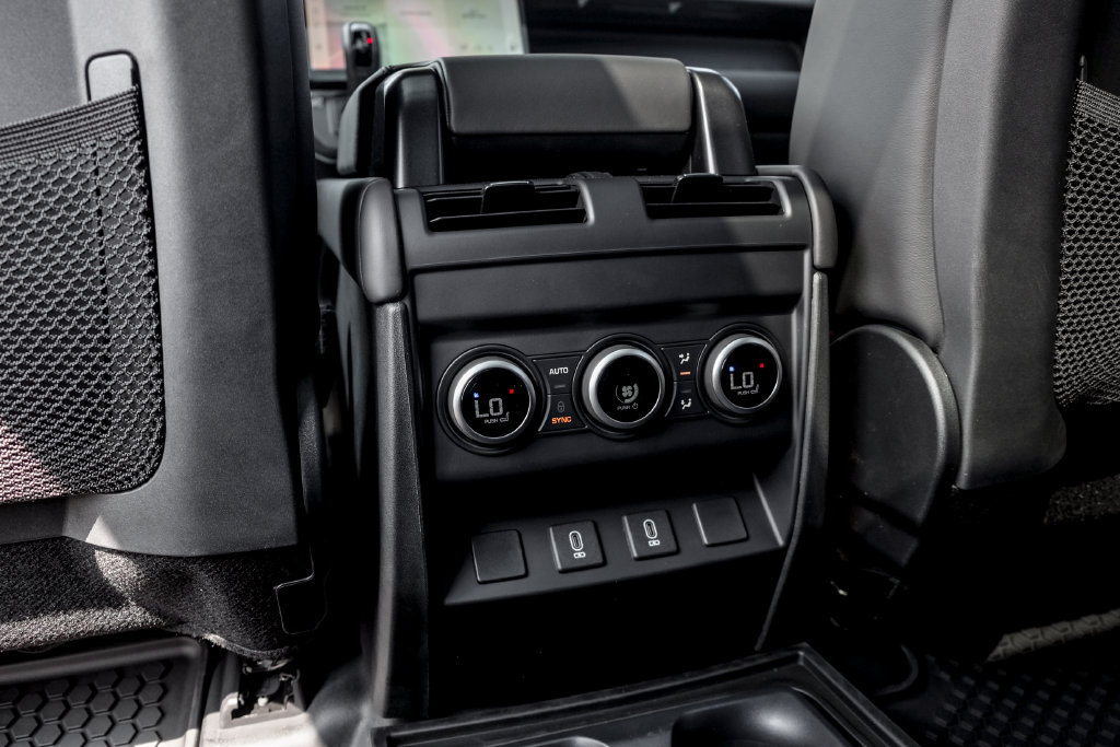 New 2026 Land Rover Defender 130 X-Dynamic SE AWD/4WD image 19
