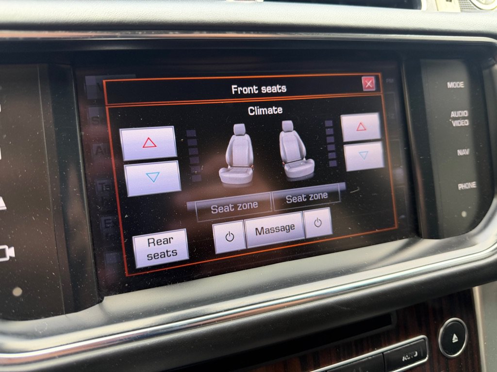 Used 2014 Land Rover Range Rover HSE AWD/4WD image 16