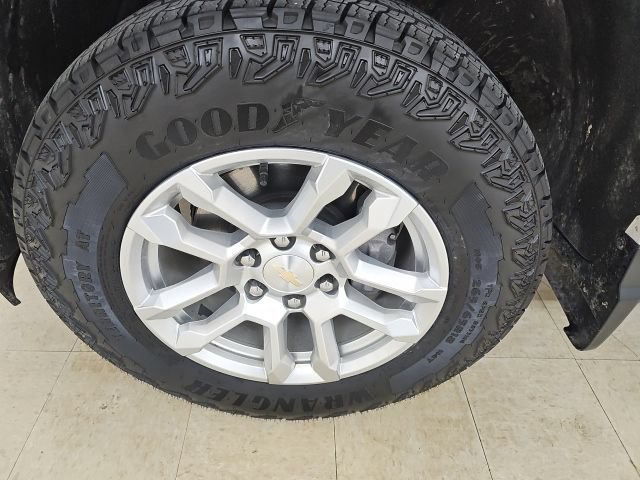 Used 2023 Chevrolet Silverado 1500 LT AWD/4WD image 21