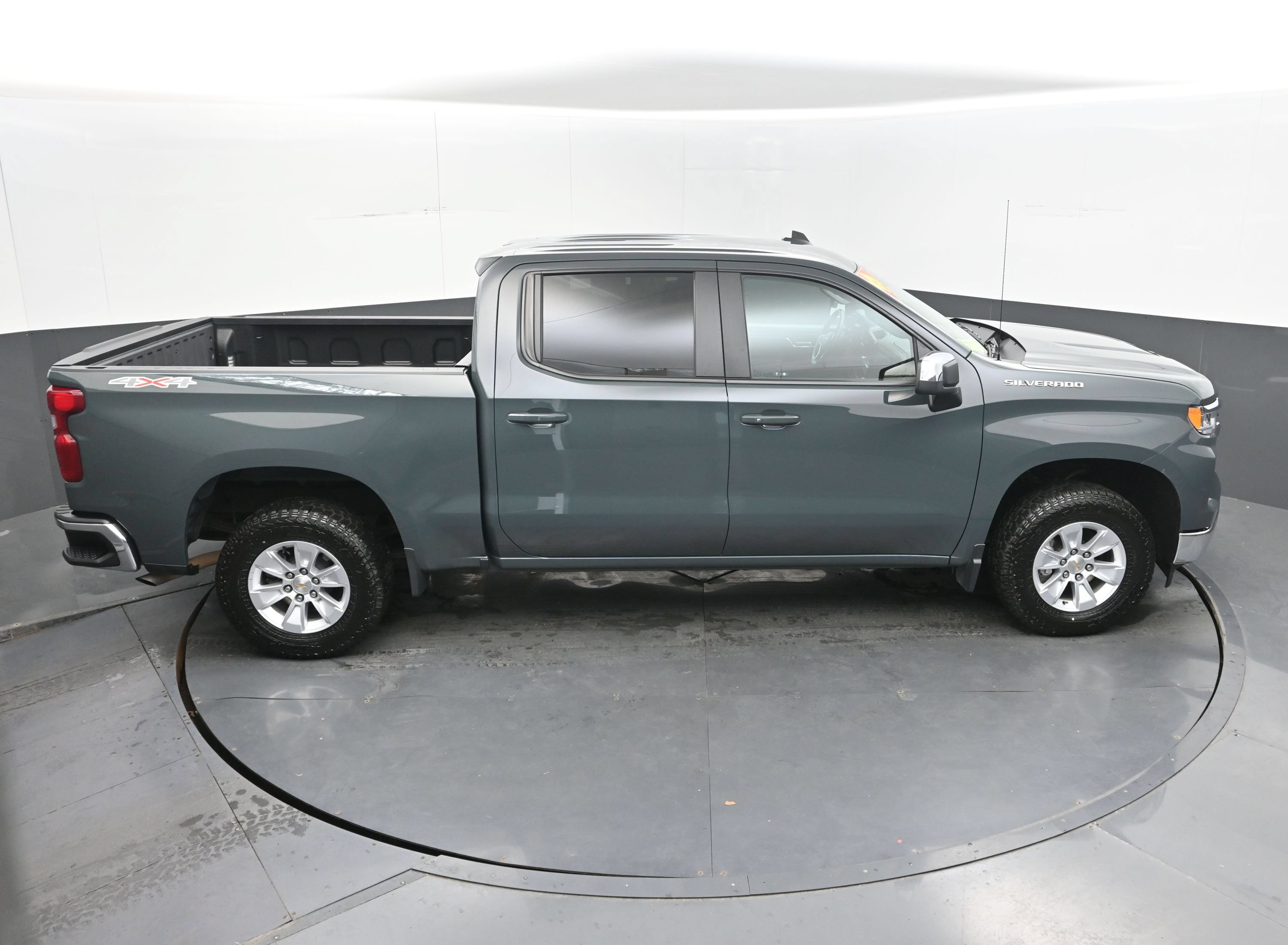 Used 2025 Chevrolet Silverado 1500 LT AWD/4WD image 37