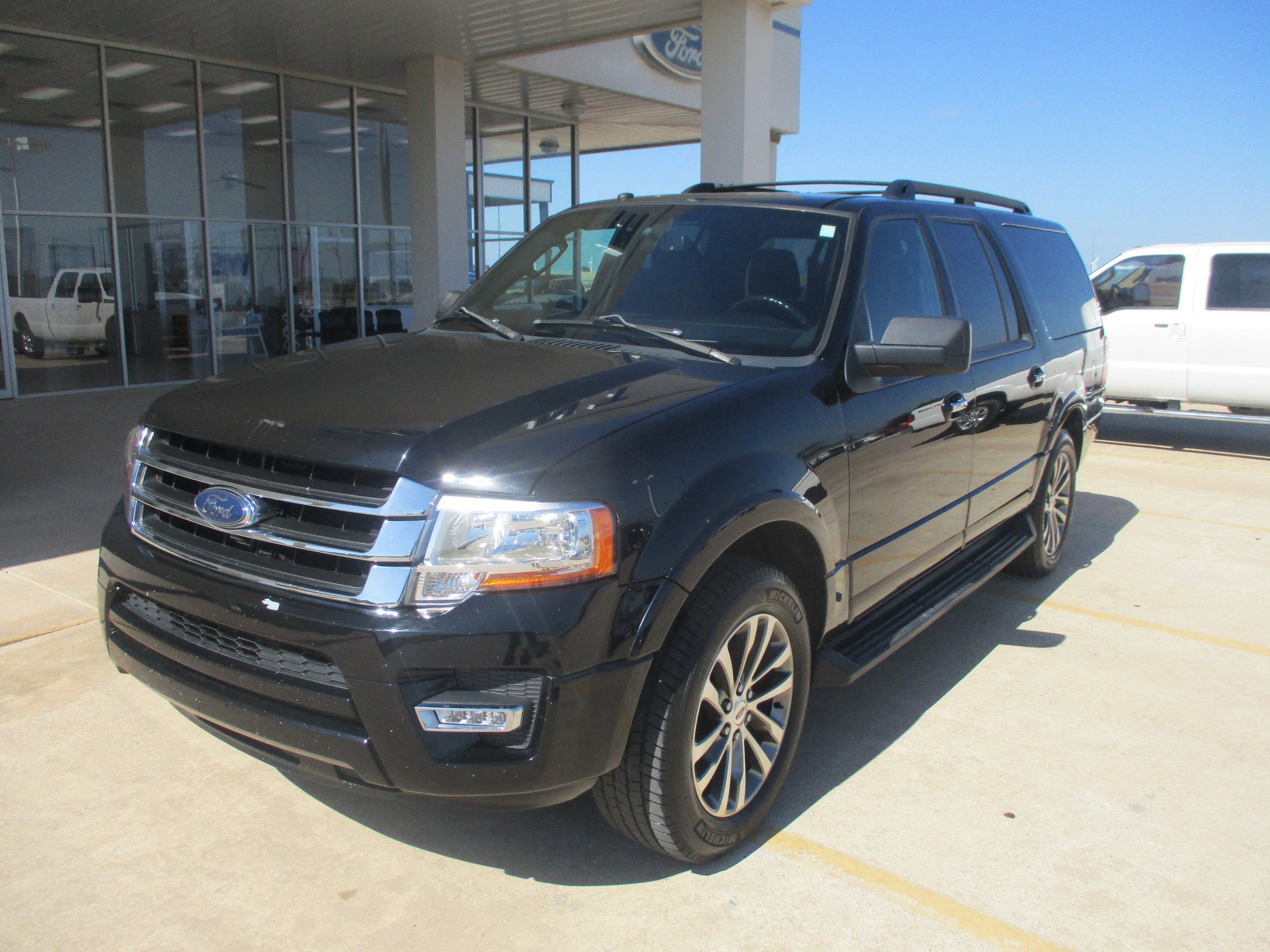 Used 2017 Ford Expedition EL XLT RWD image 2
