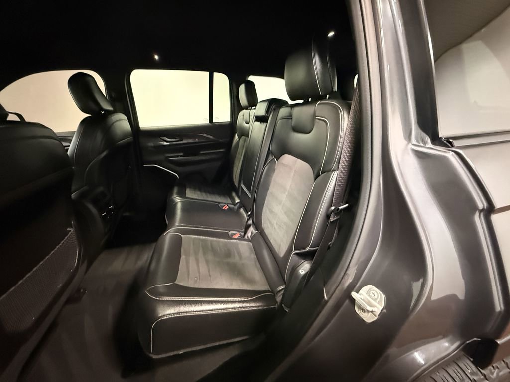 Used 2022 Jeep Grand Cherokee Altitude AWD/4WD image 8