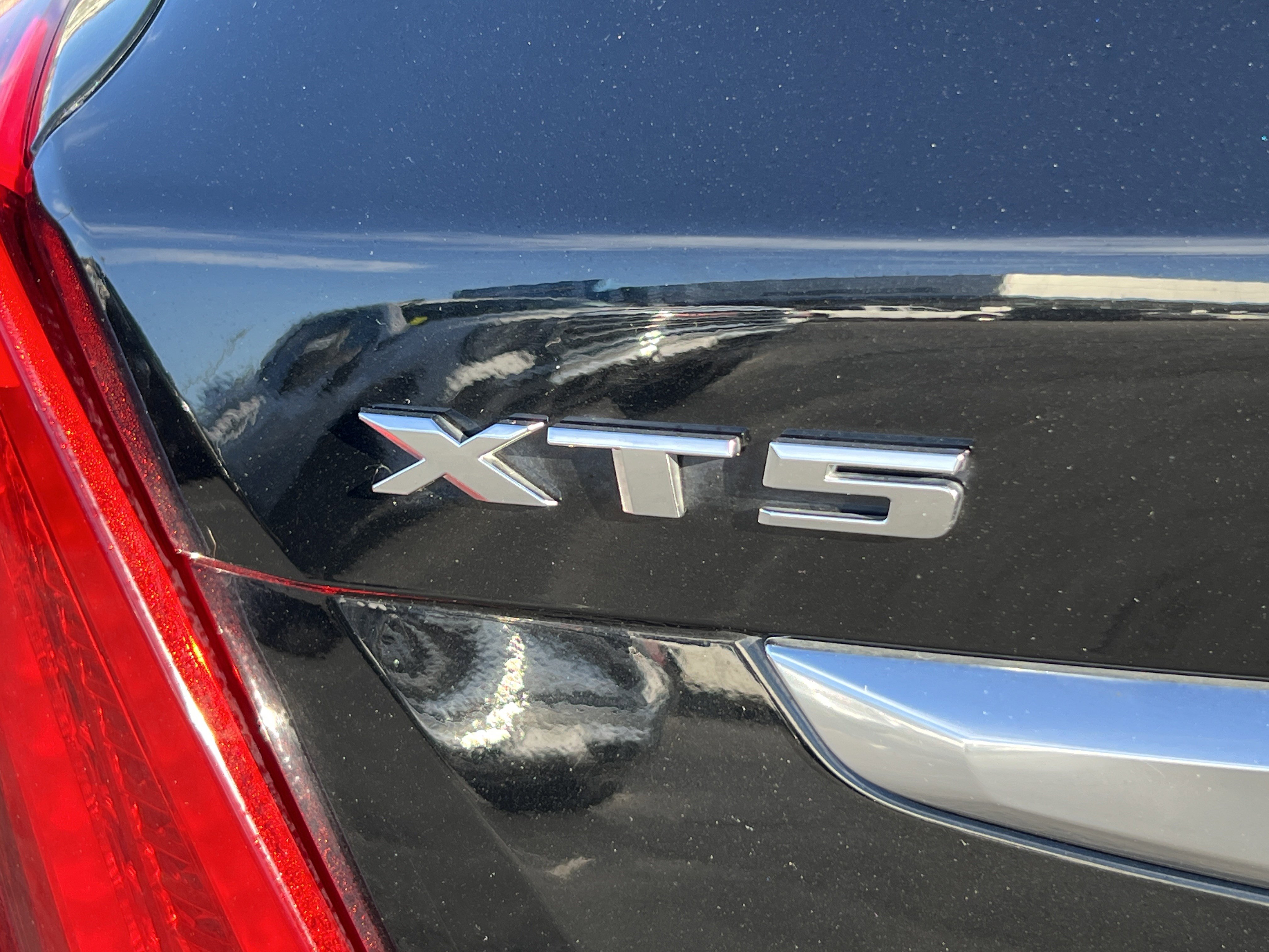 Used 2018 Cadillac XT5 Luxury w/ Driver Awareness Package FWD image 9