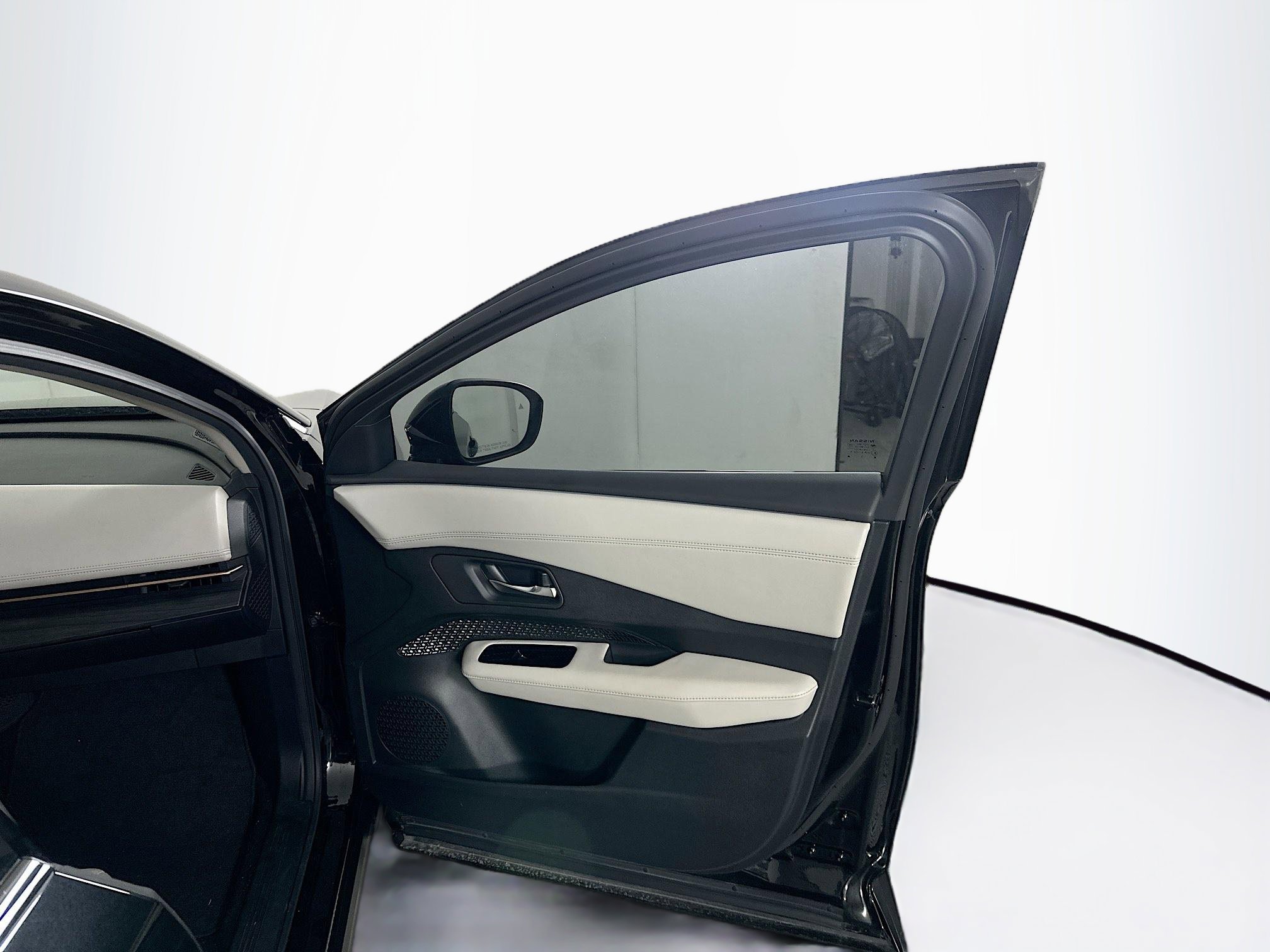 Used 2023 Nissan Ariya FWD image 34