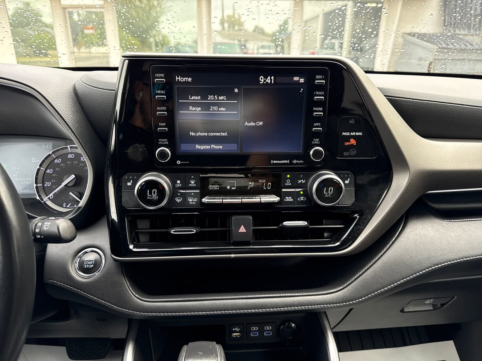Used 2022 Toyota Highlander XLE image 18